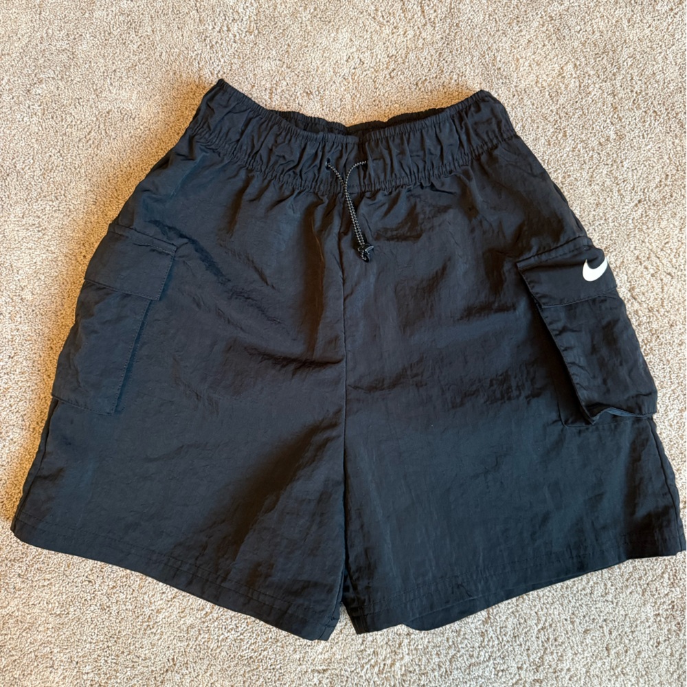 Nike Women’s High Rise Cargo Shorte